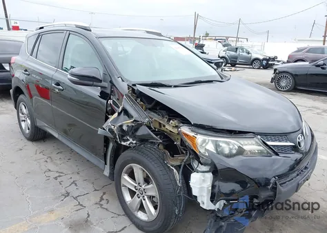 2015 Toyota Rav4 Xle z USA, uszkodzony, nr VIN 2T3WFREVXFW185602